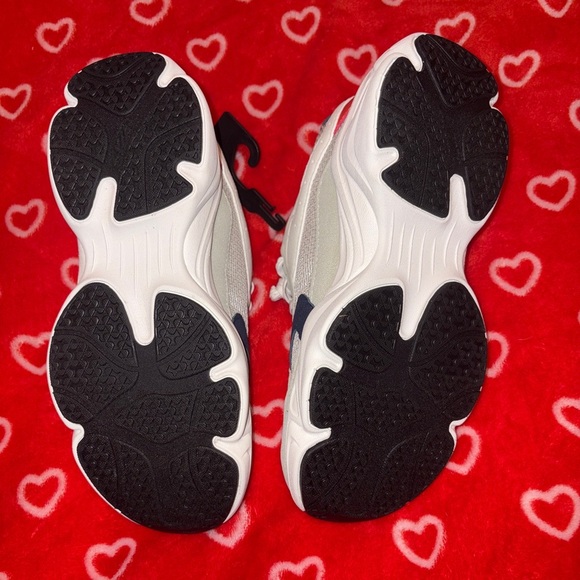 Avia Kids Running Shoes Size 6 NWT Lightweight Athletic Sneakers - Picture 4 of 4